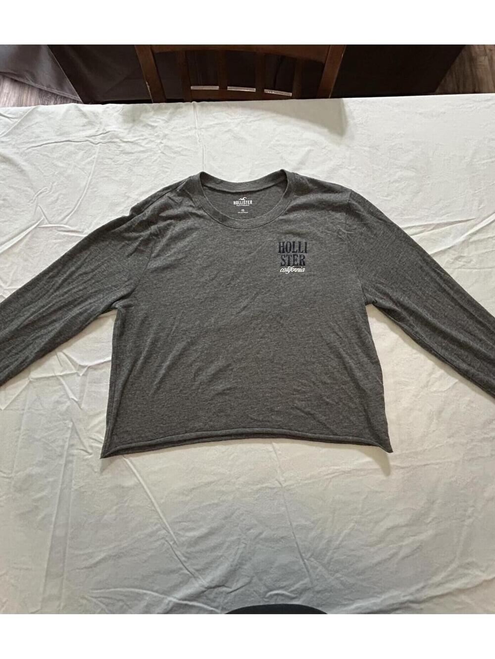 Hollister gray cropped long sleeve t-shirt size XS